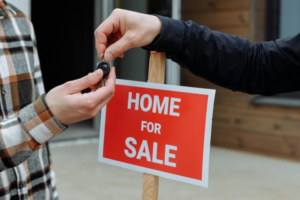 Secrets et Astuces pour Réaliser Votre Première Vente Immobilière avec Succès