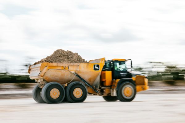 Découvrez nos solutions pratiques pour la location de camions bennes
